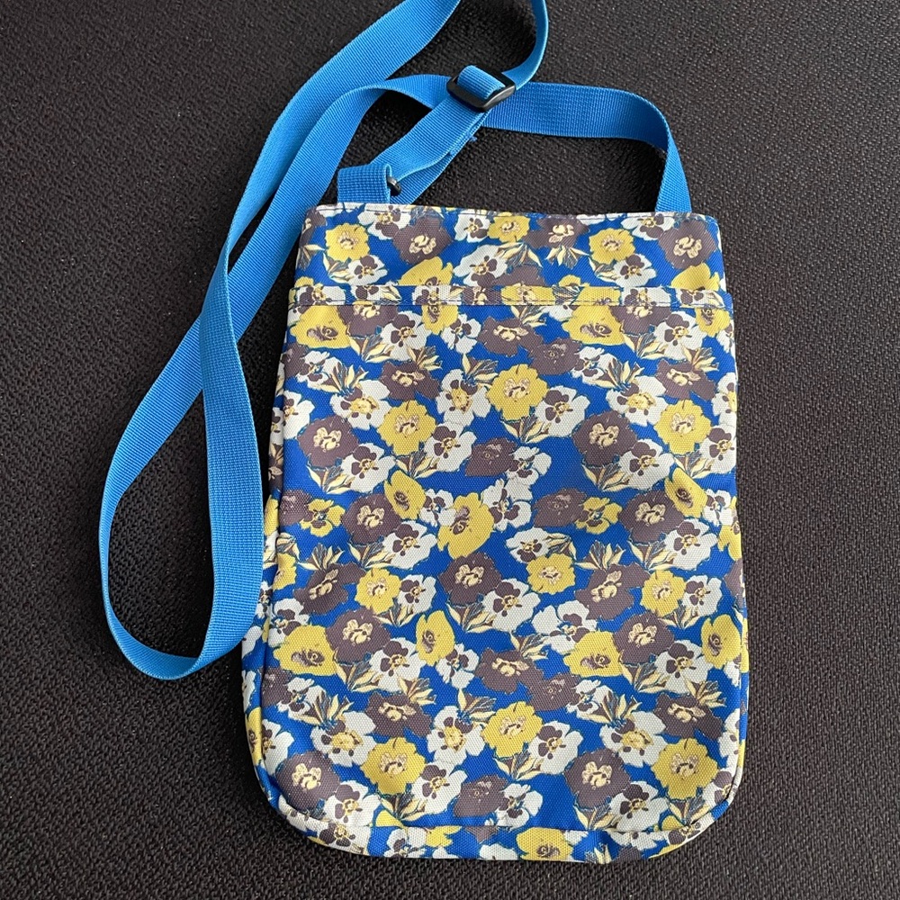 KAVU Keeper blue & yellow floral crossbody bag - Picture 2 of 9